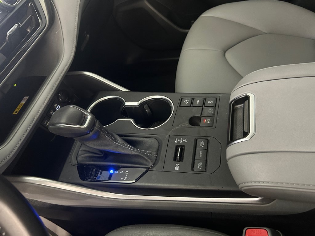 Used 2023  Toyota XLE image 22