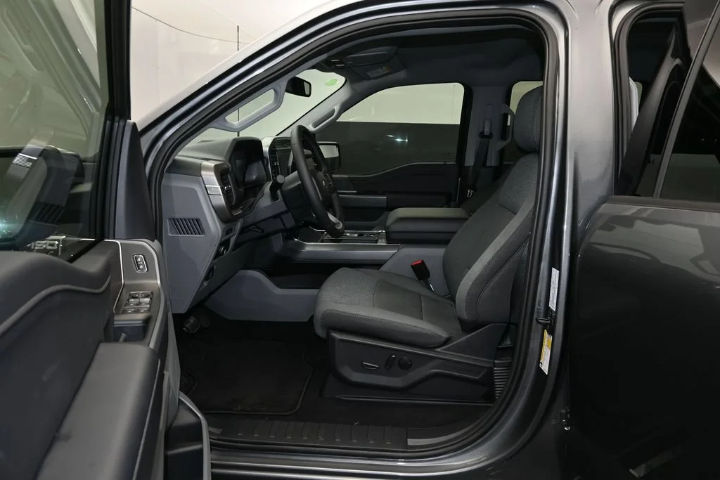 New 2026 Carbonized Gray Metallic Ford XLT image 16