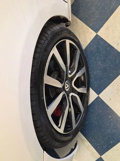 Used 2014 White Volkswagen Wolfsburg Edition image 11