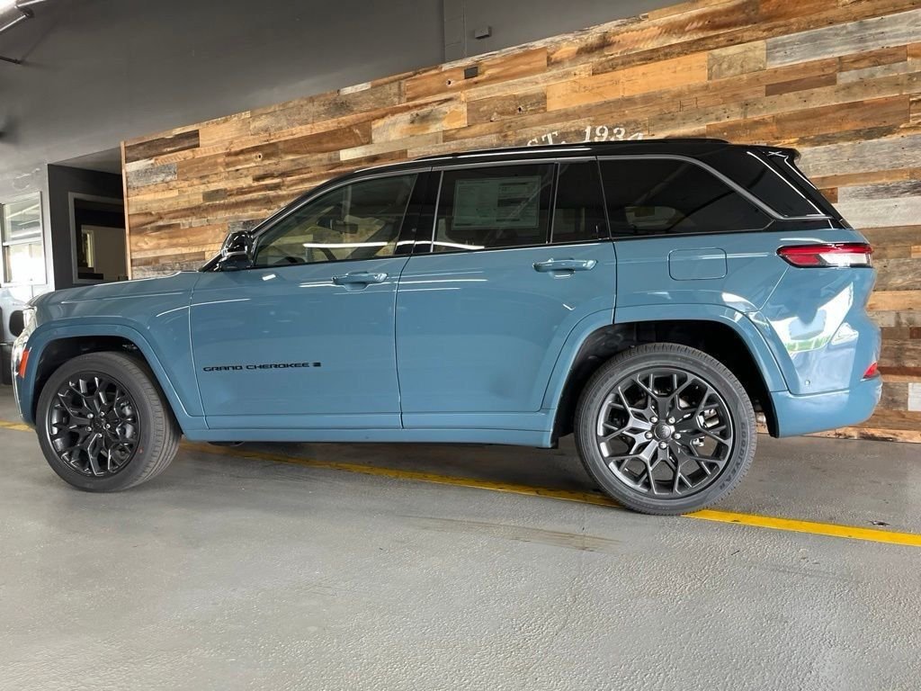 New 2026 Steel Blue Exterior Paint Jeep Summit image 16