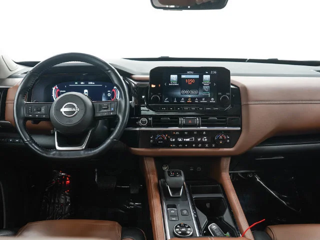 Used 2024  Nissan Platinum image 16