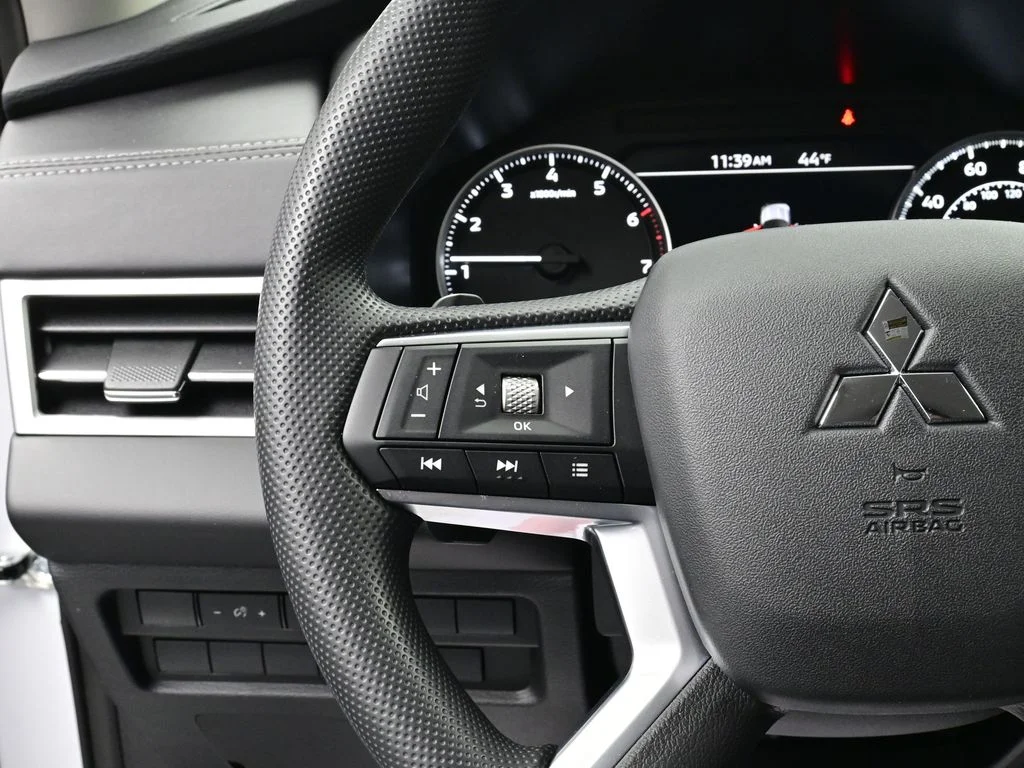 New 2026 White Diamond Mitsubishi ES image 12