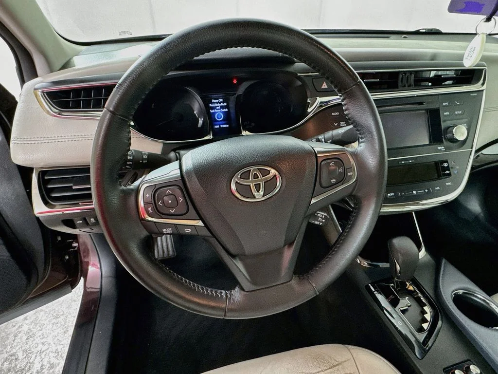 Used 2013 Red Toyota XLE Touring image 11
