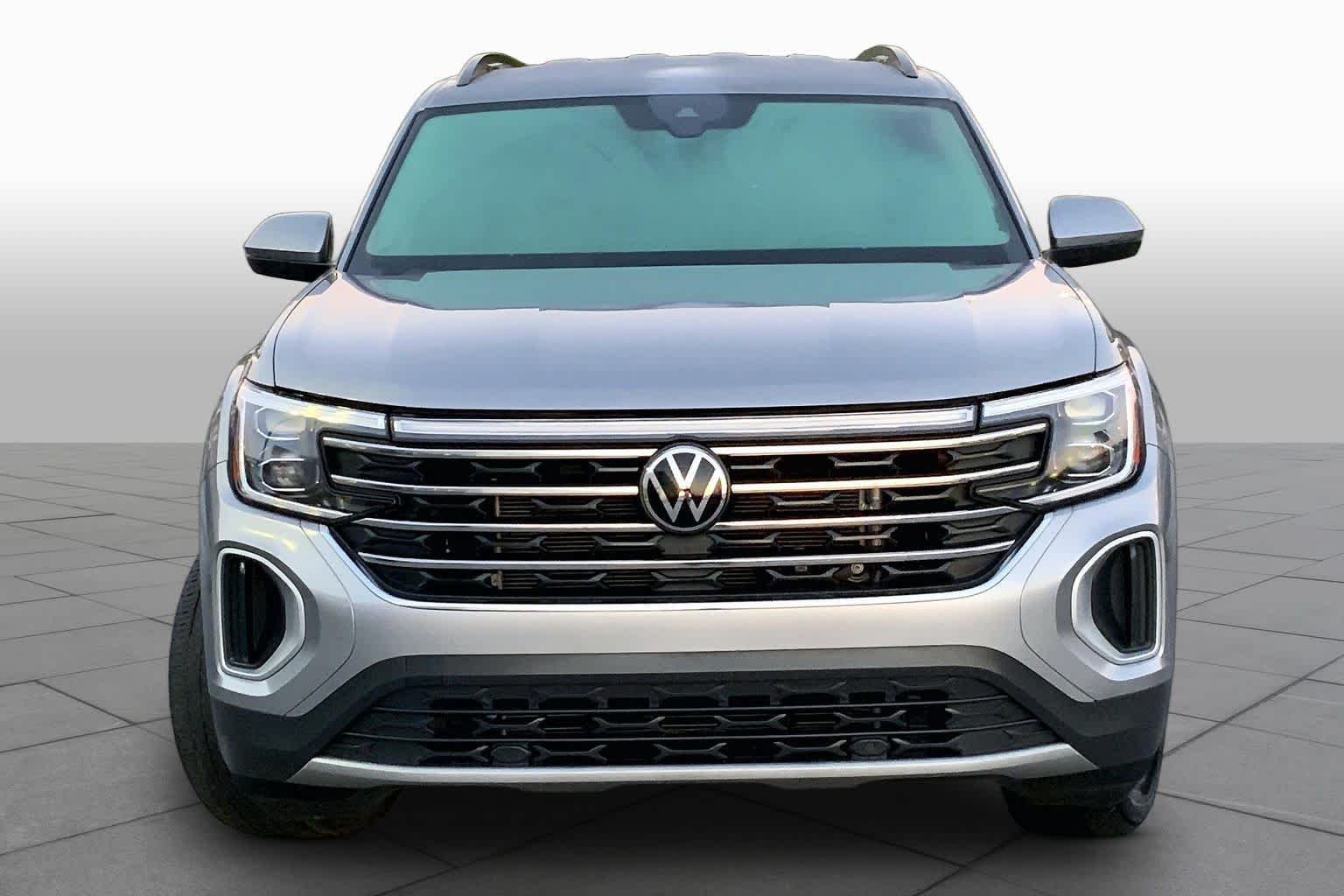 Used 2024 Silver Mist Metallic Volkswagen 2.0T SE image 4