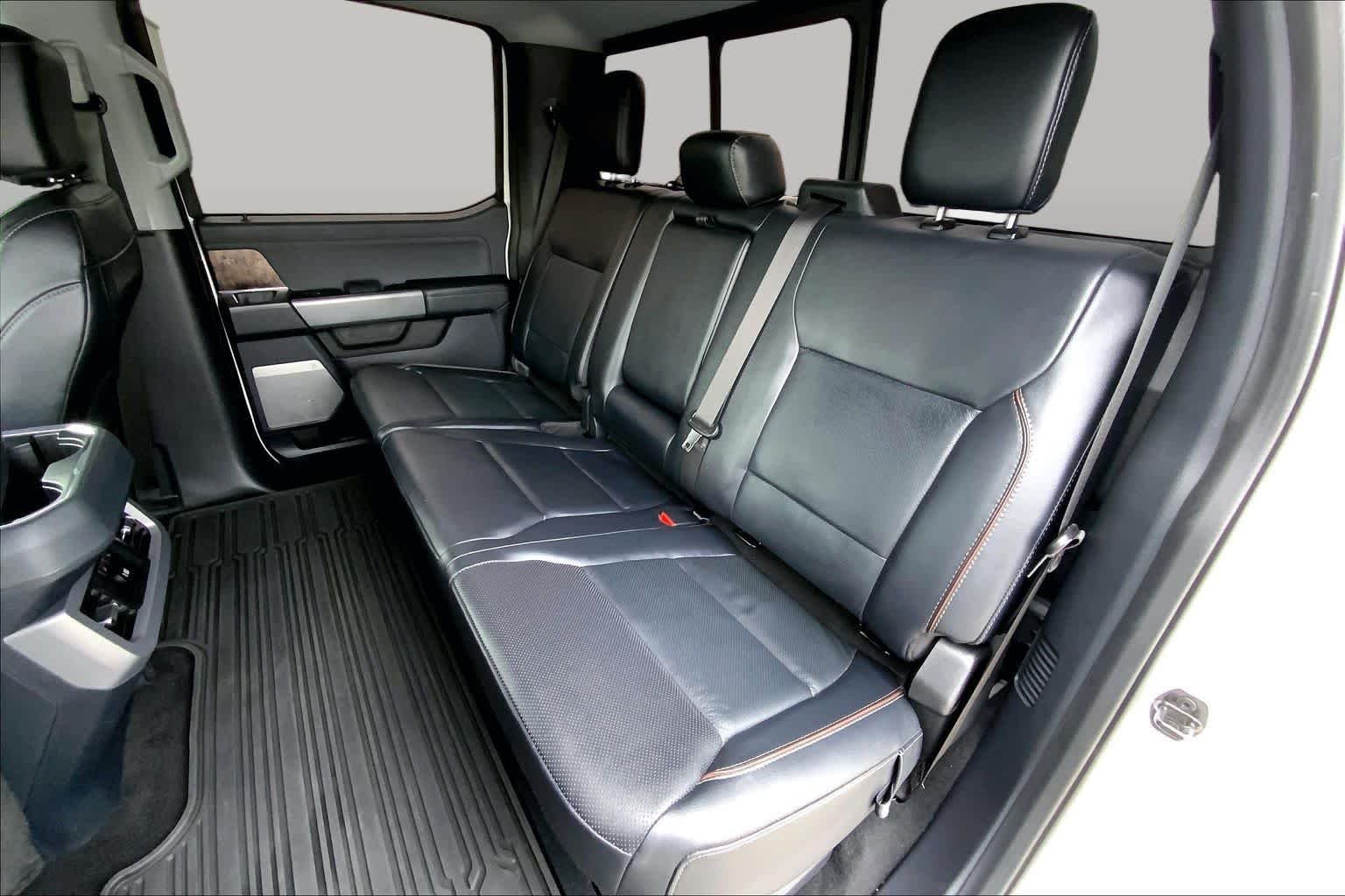 Used 2023 Star White Metallic Tri-Coat Ford F-250 Pickup LARIAT image 19