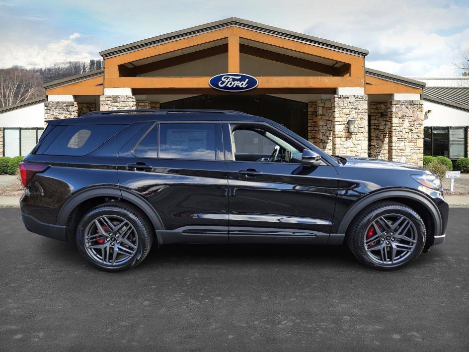 New 2026 Agate Black Metallic Ford ST image 4