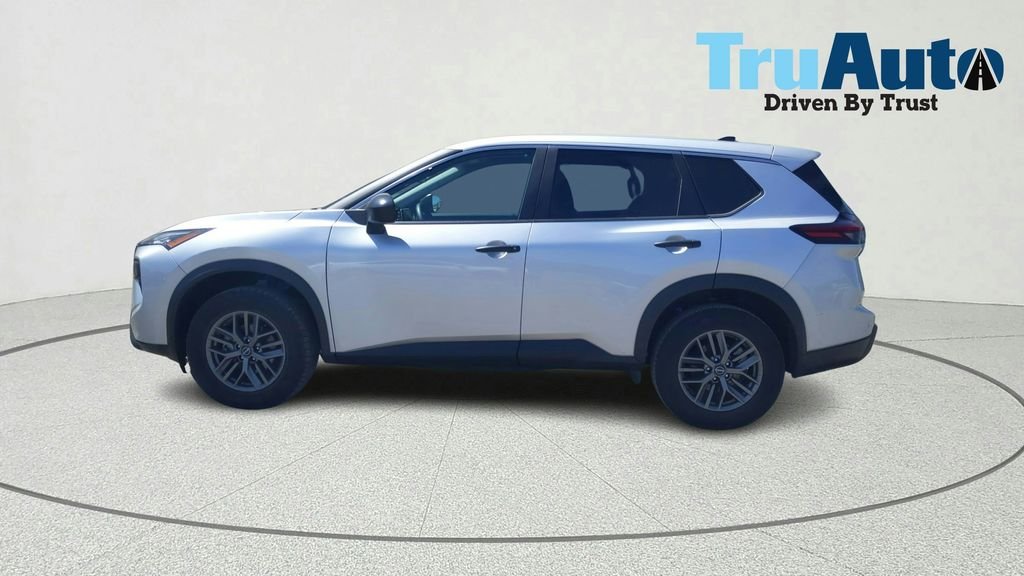 Used 2024 Silver Nissan S image 4