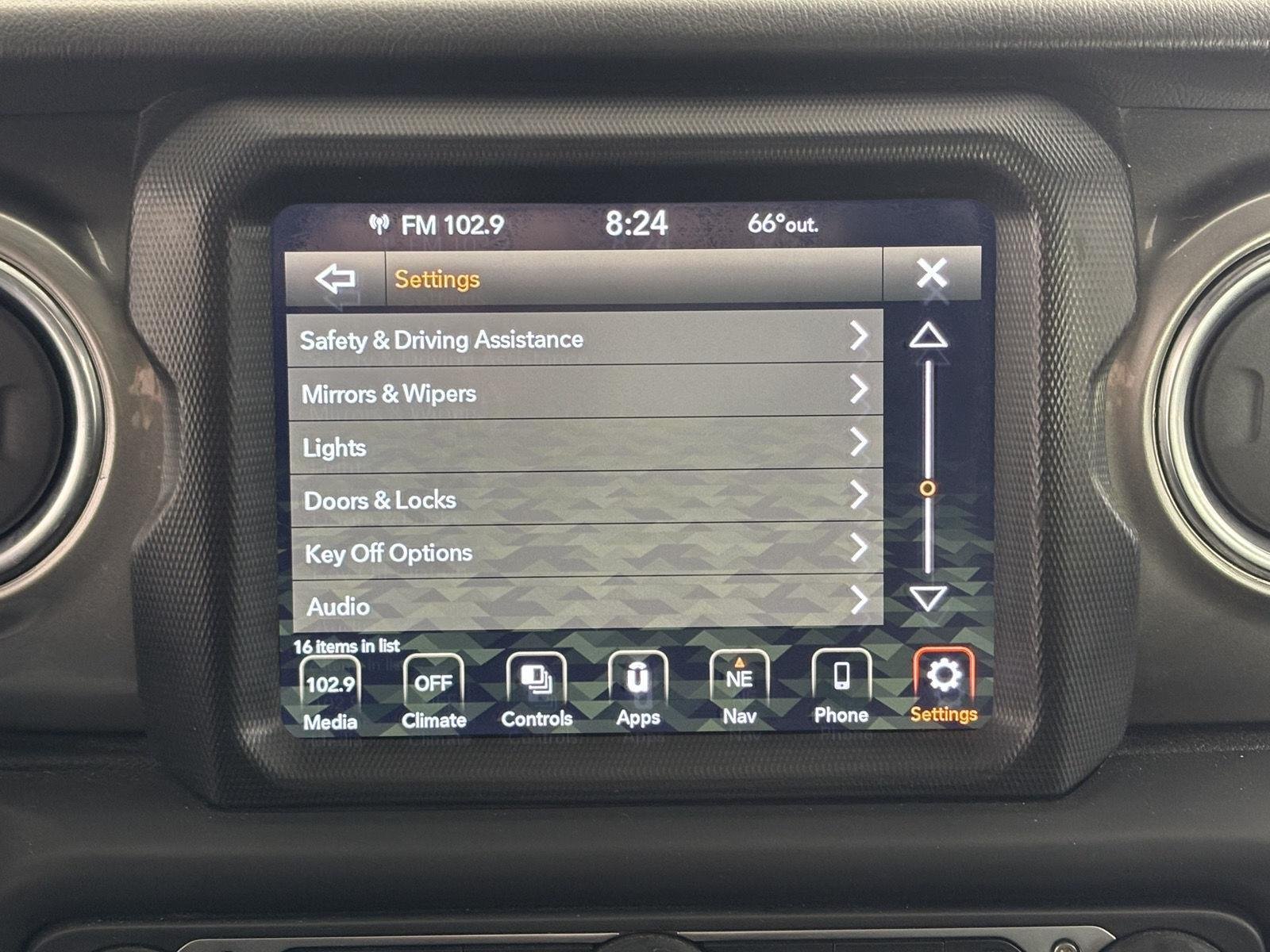 Used 2020 Billet Silver Metallic Jeep Sahara image 41