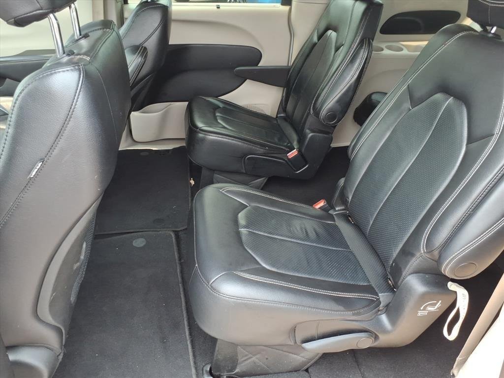 Used 2022 Bright White Clearcoat Chrysler Touring L image 13