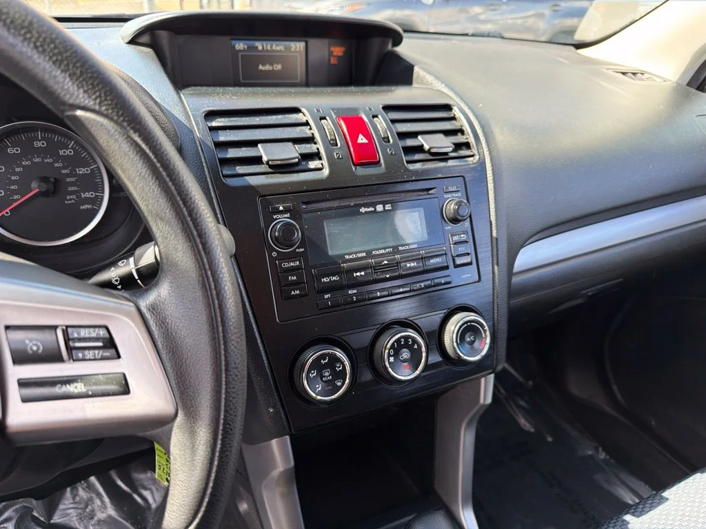 Used 2015 Silver Subaru 2.5i Premium image 31