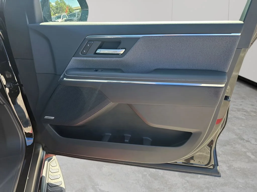 New 2026 Onyx Black GMC Elevation Extended Range image 15