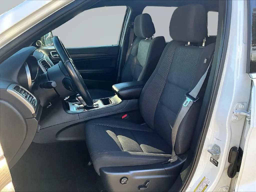 Used 2021 White Jeep Laredo E image 23
