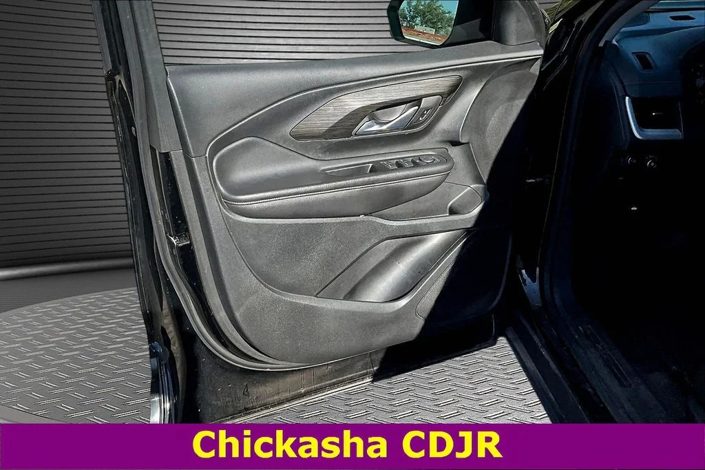 Used 2022 Black GMC SLE image 19