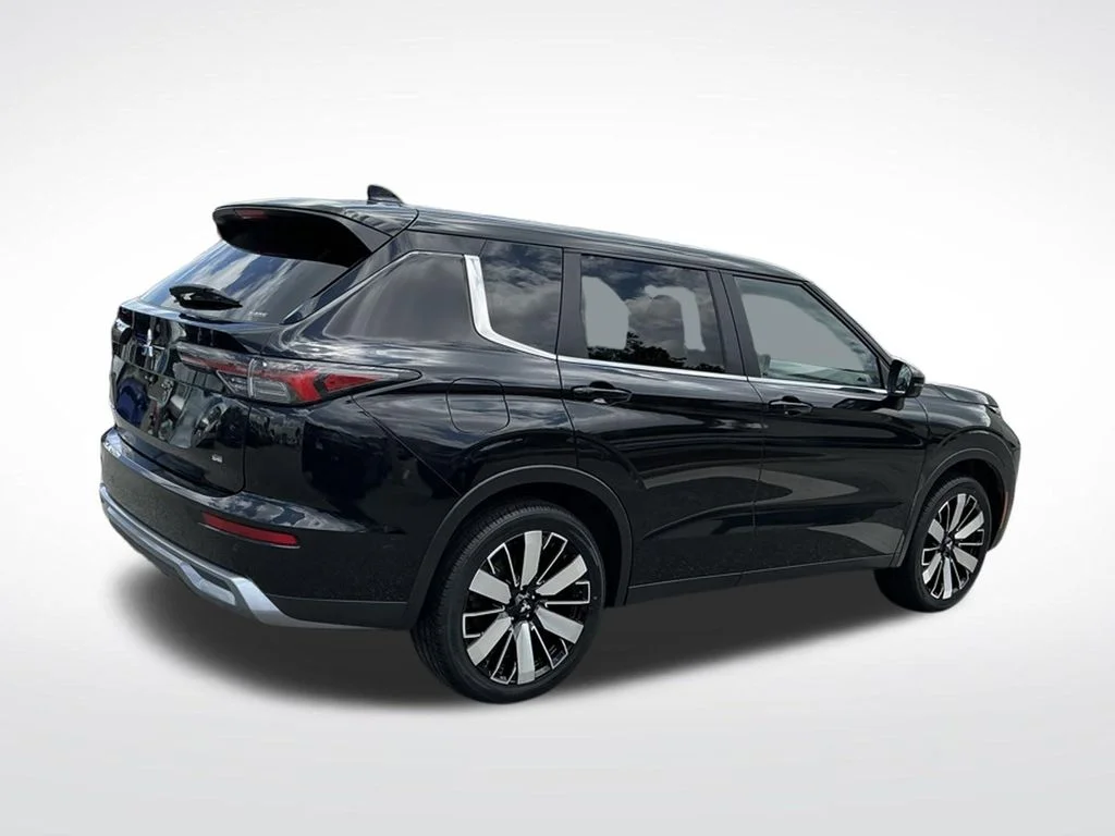 Used 2025  Mitsubishi SE image 6