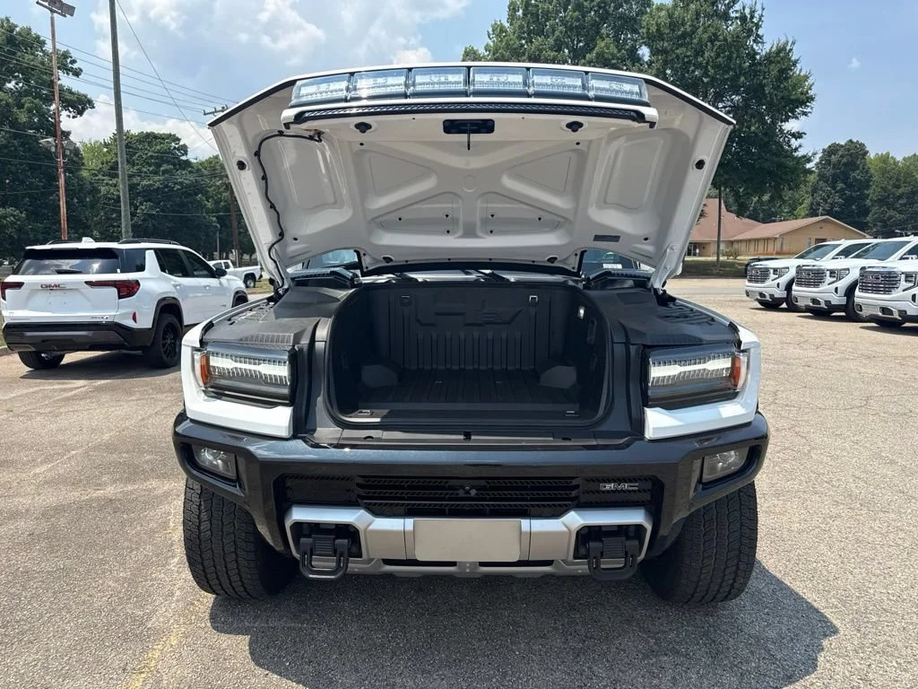 Used 2025 Interstellar White GMC 2X image 38