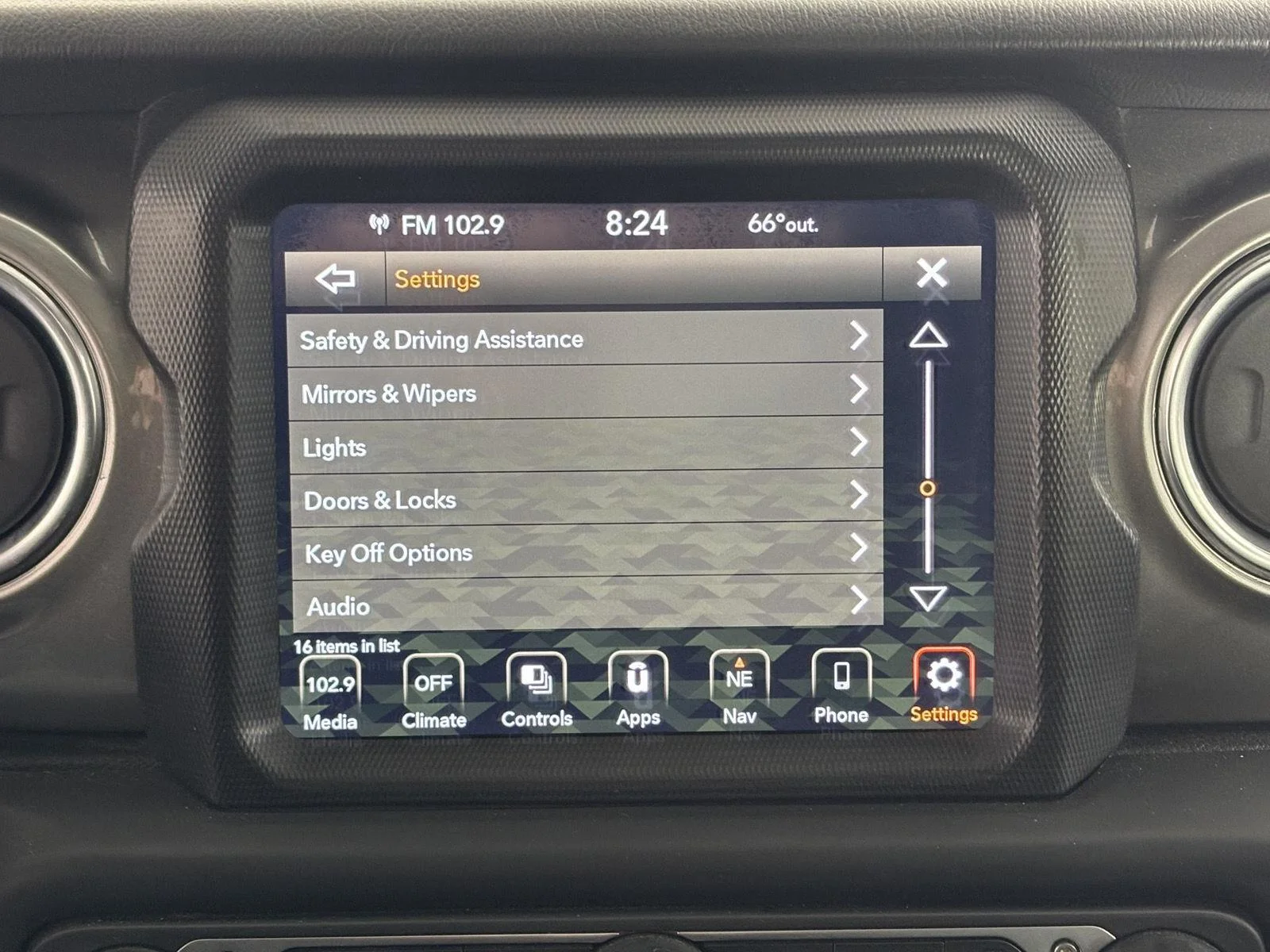 Used 2020 Billet Silver Metallic Jeep Sahara image 41