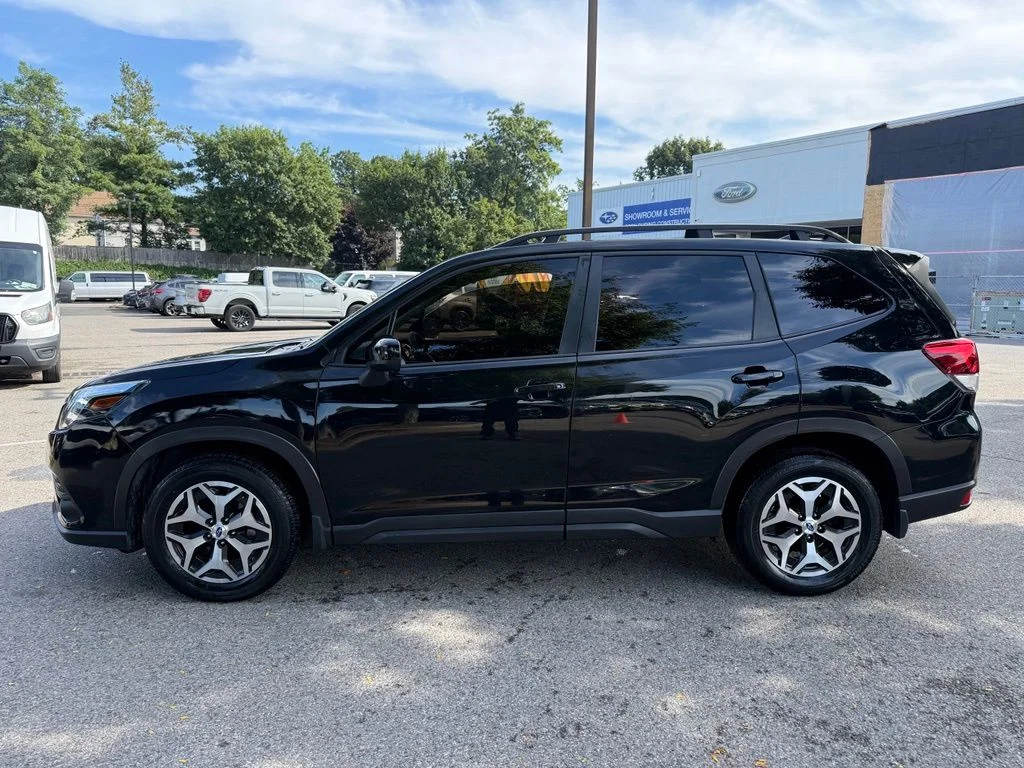 Used 2024 Crystal Black Silica Subaru Premium image 5