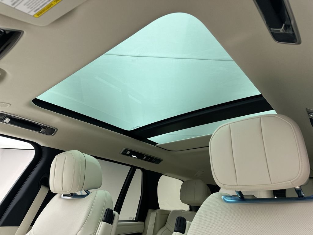 New 2026 Fuji White Land Rover SE image 23