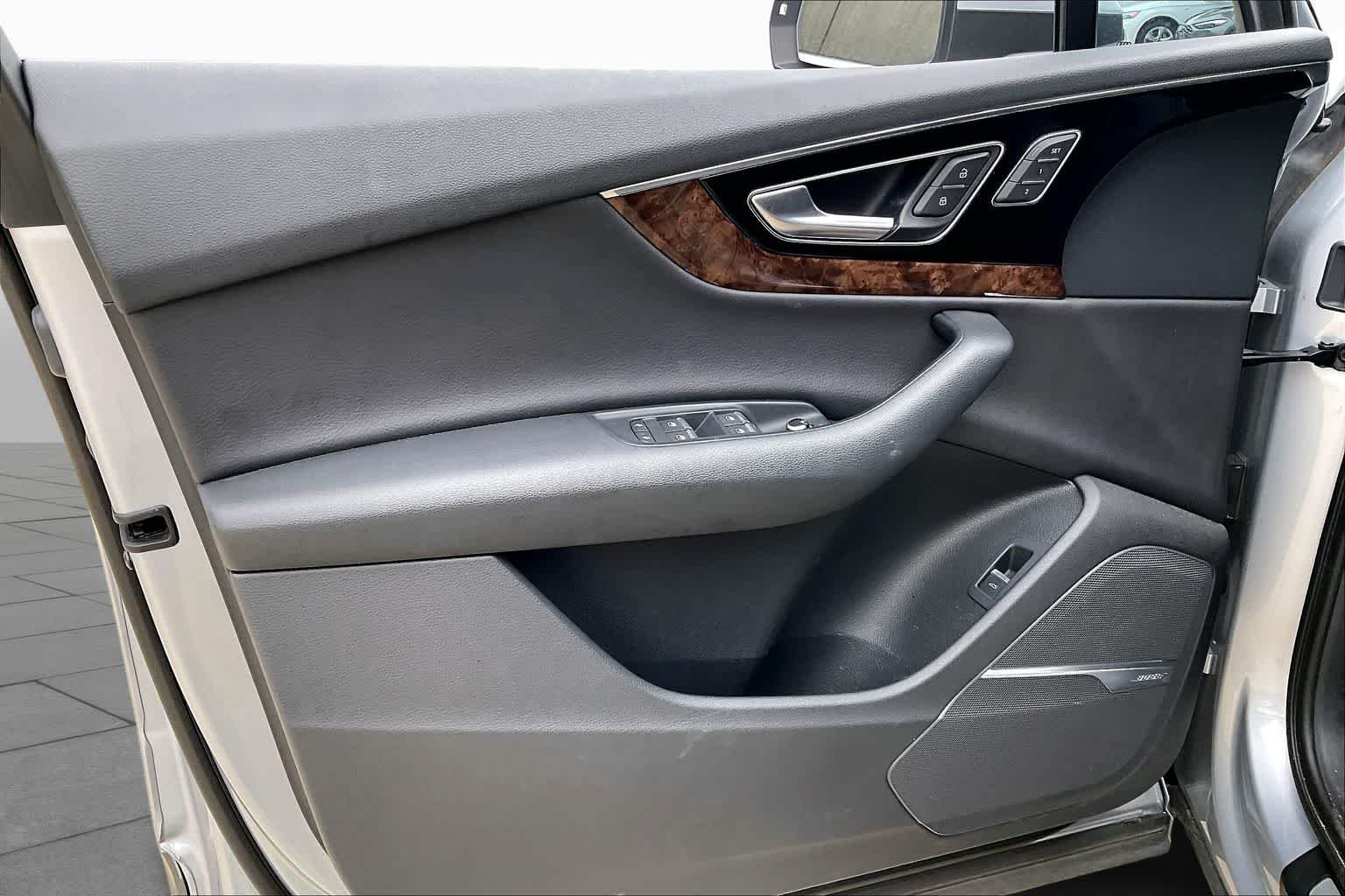 Used 2018 Florett Silver Metallic Audi Prestige image 22