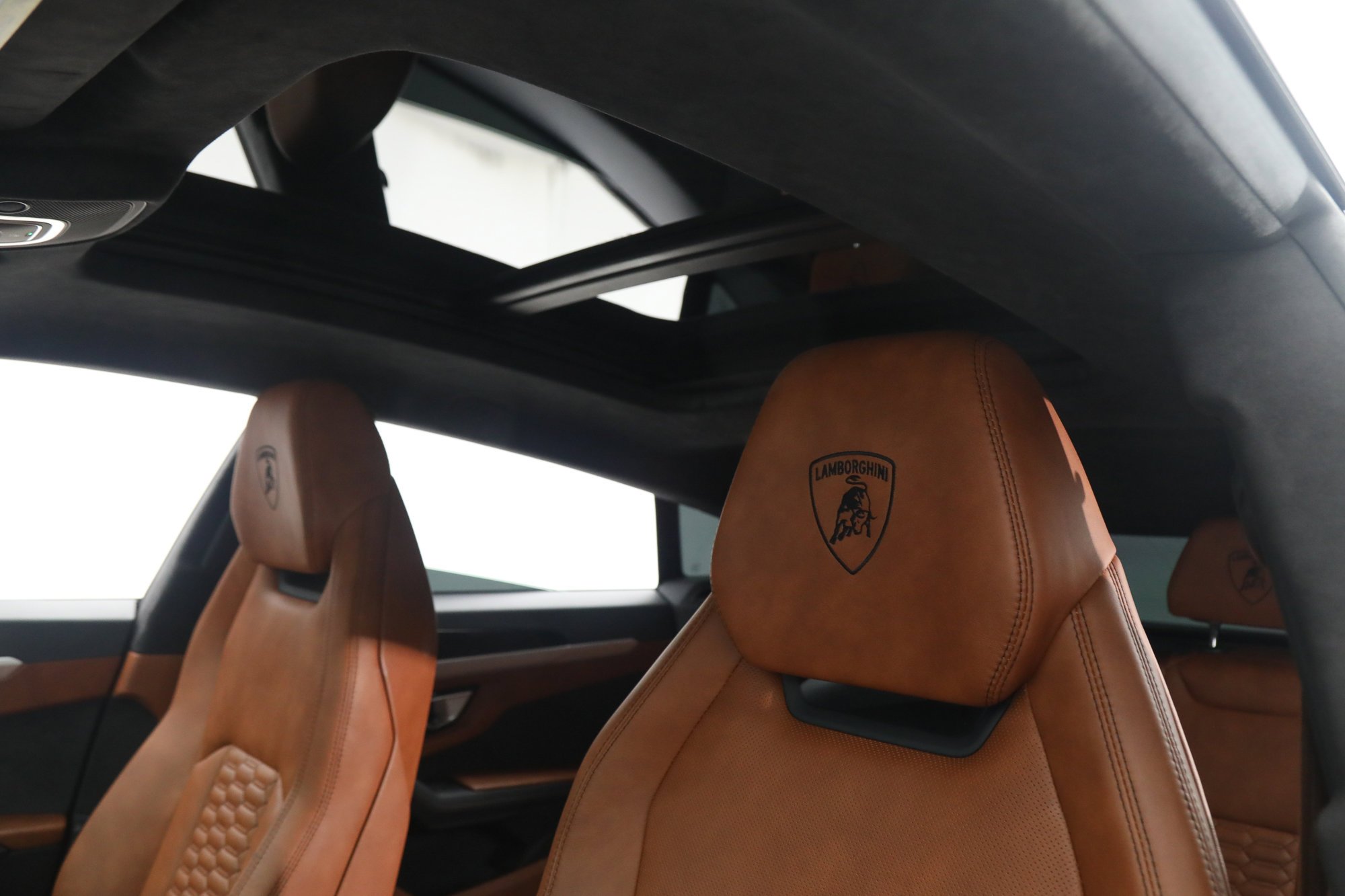 Used 2020 White Lamborghini  image 18