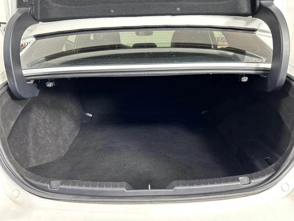 Used 2022 White Mazda Premium image 19