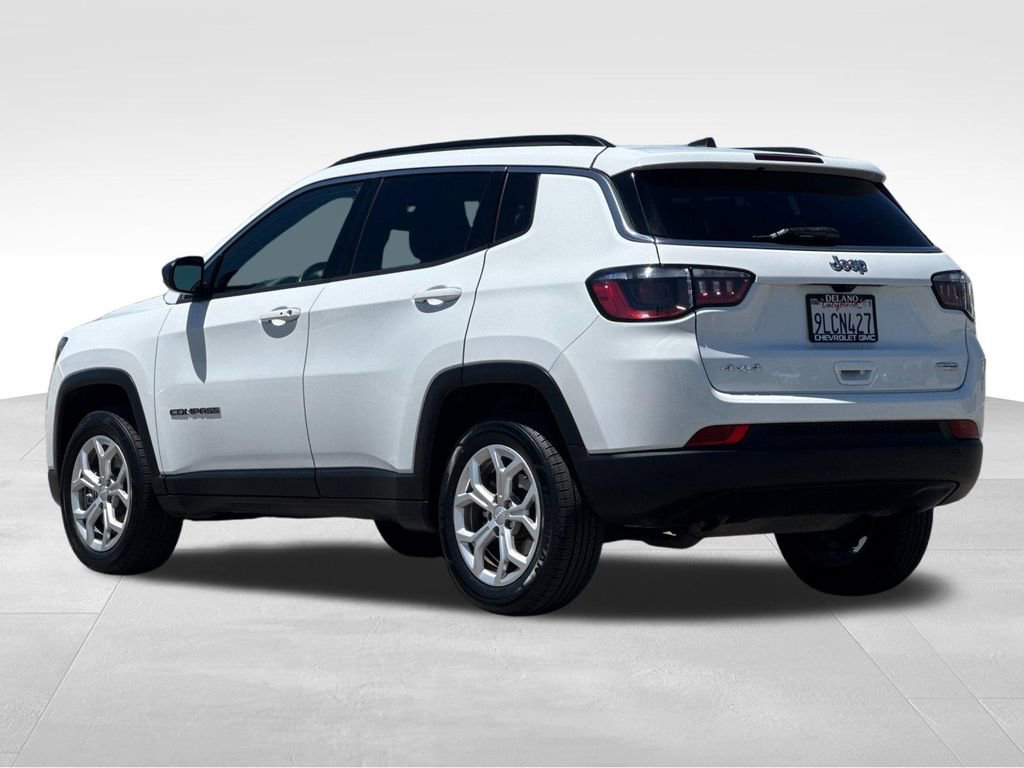 Used 2024 White Jeep Latitude image 3