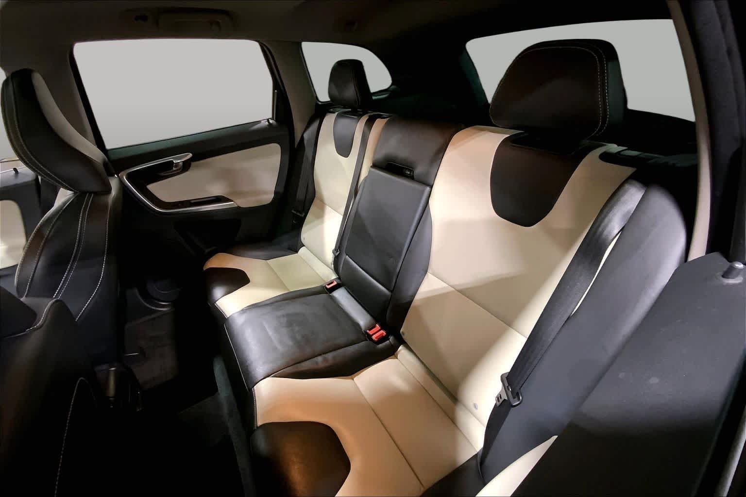 Used 2017 Magic Blue Metallic Volvo Dynamic image 21
