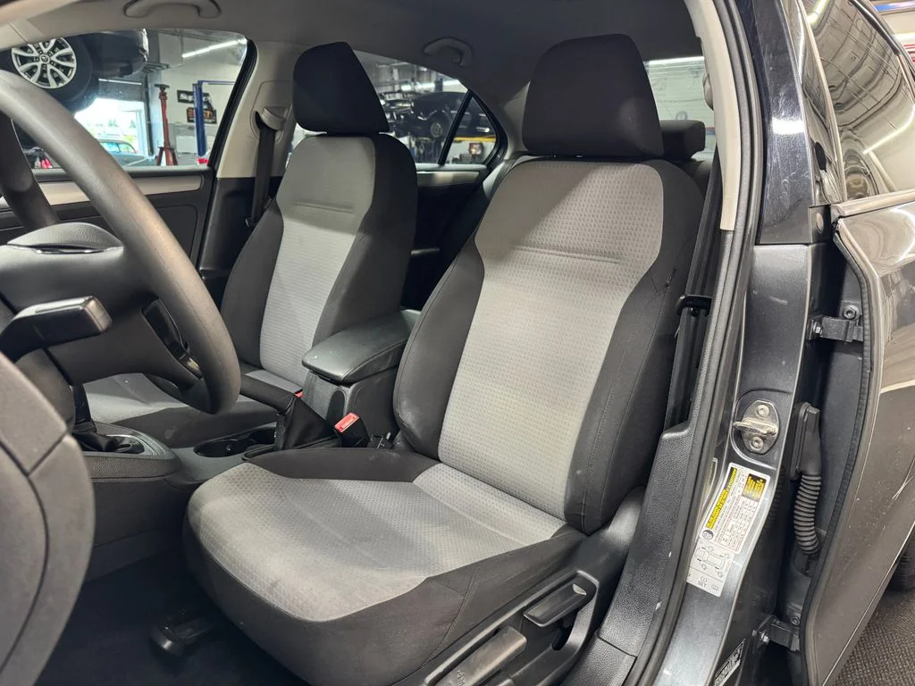 Used 2018 Gray Volkswagen 1.4T S image 16