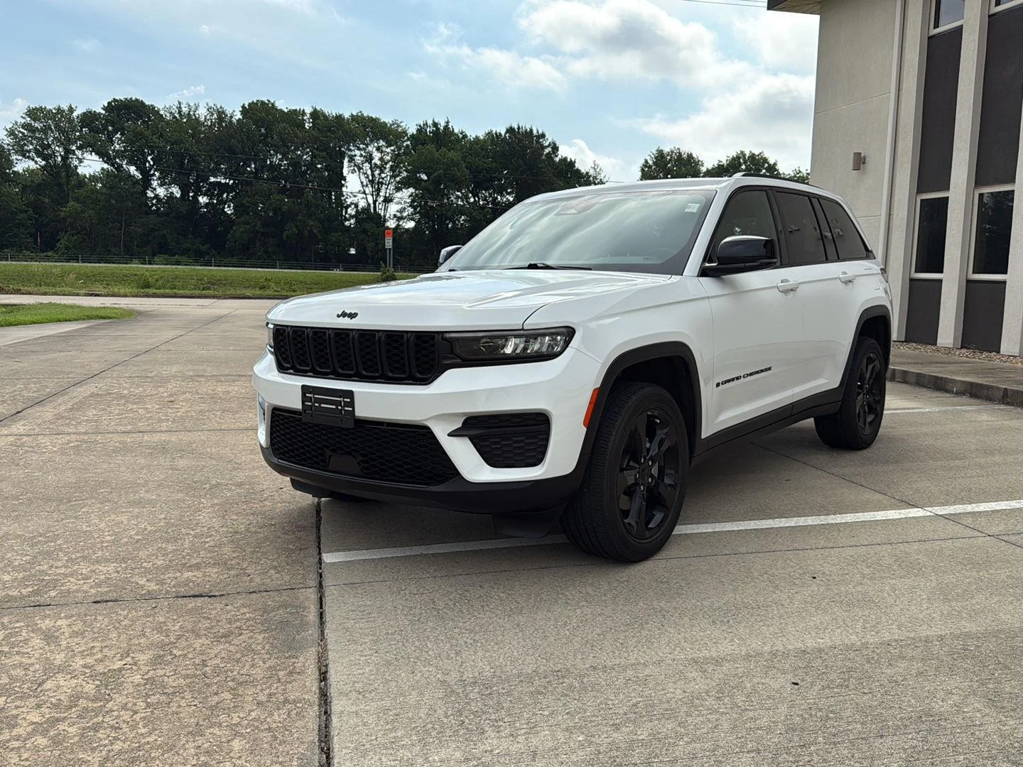 Used 2023 Bright White Clearcoat Jeep Altitude image 6