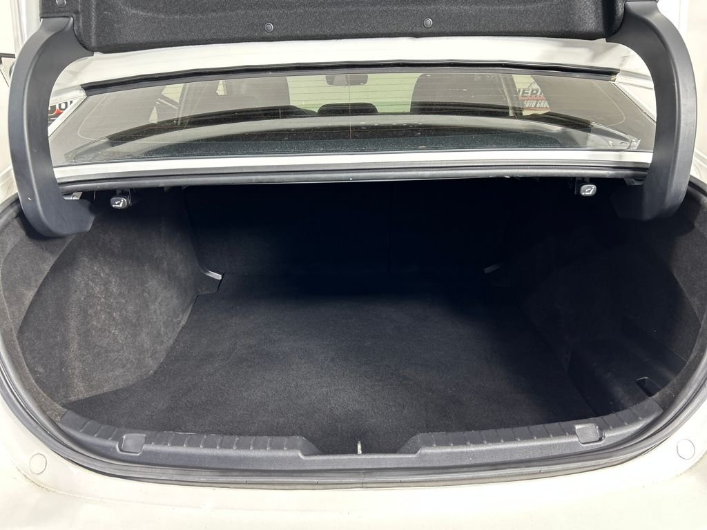 Used 2022 White Mazda Premium image 19