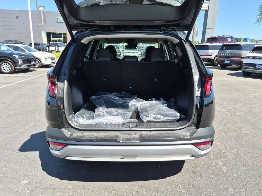 New 2026 Black Hyundai SEL Plus FWD image 32