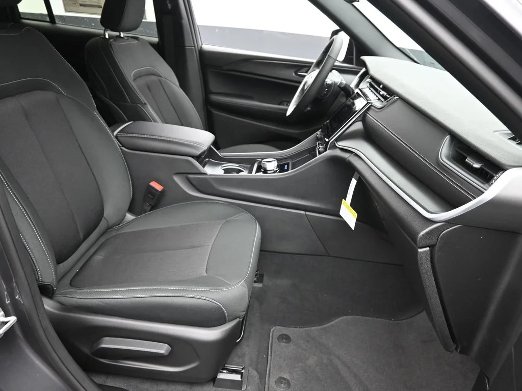Used 2025 Gray Jeep Laredo X image 9