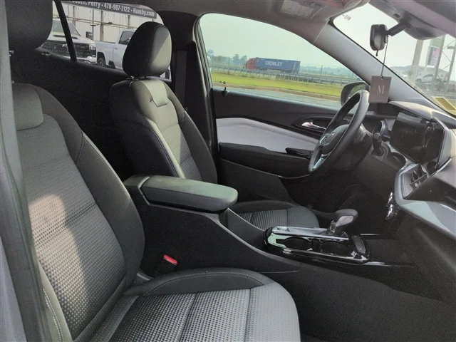 Used 2025 Sterling Gray Metallic Chevrolet LT image 27