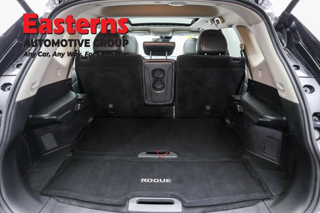 Used 2019 Gray Nissan SL image 9