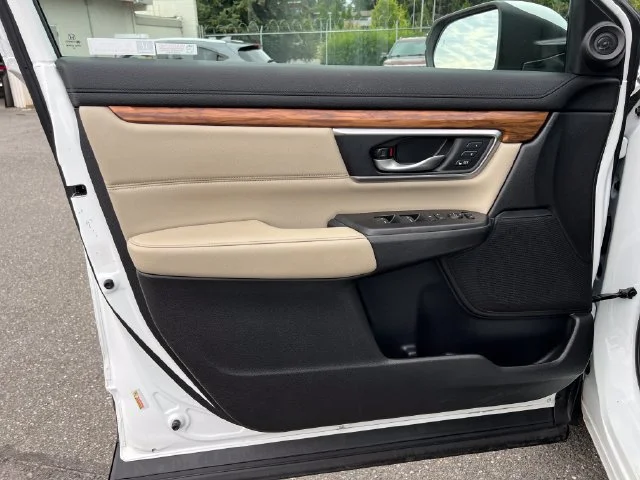 Used 2019 Platinum White Pearl Honda Touring image 15