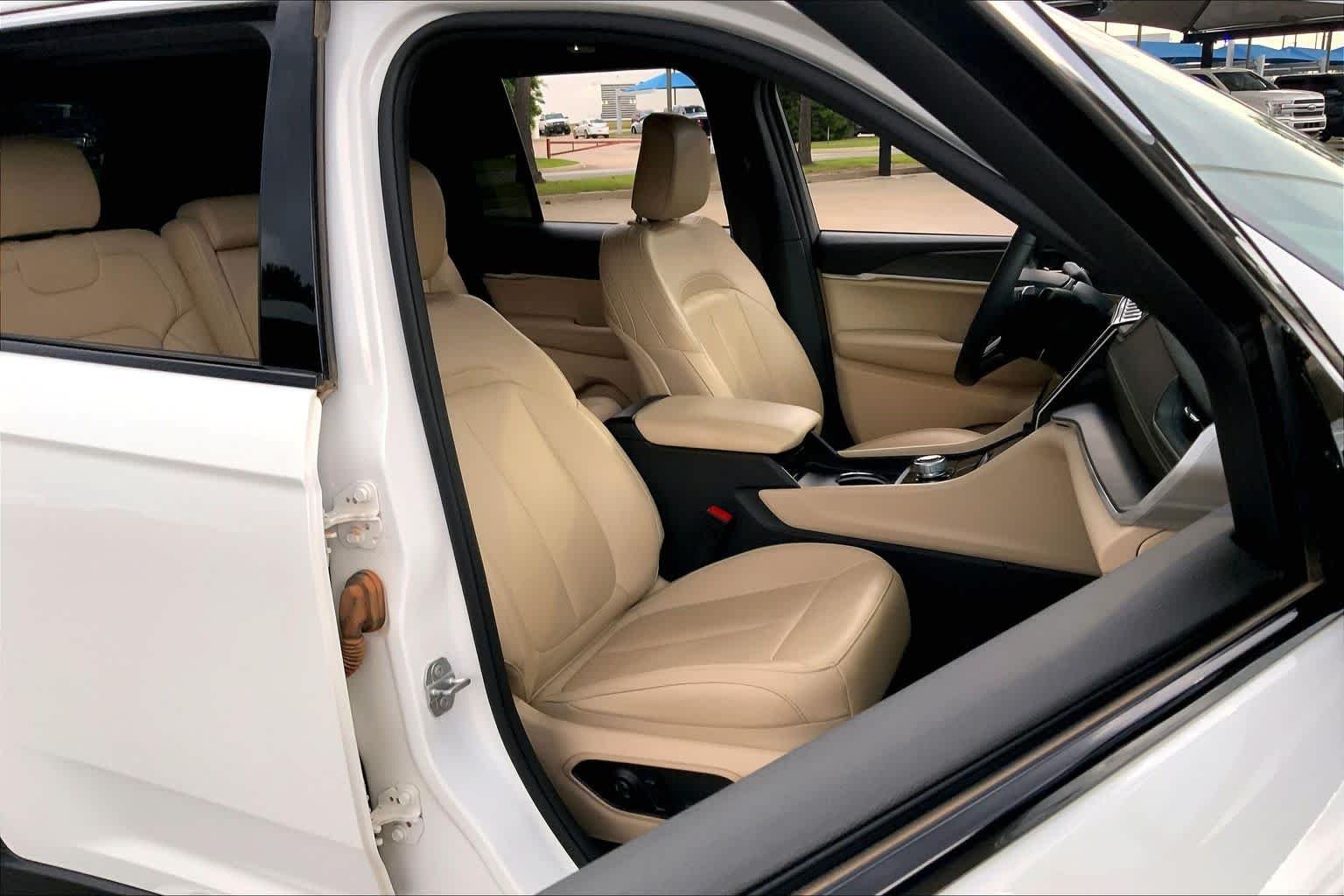 Used 2024 Bright White Clearcoat Jeep Limited image 9