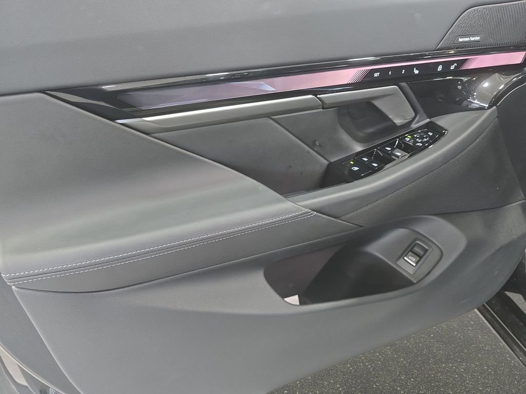 Used 2027 Black Sapphire Metallic BMW 530i image 22
