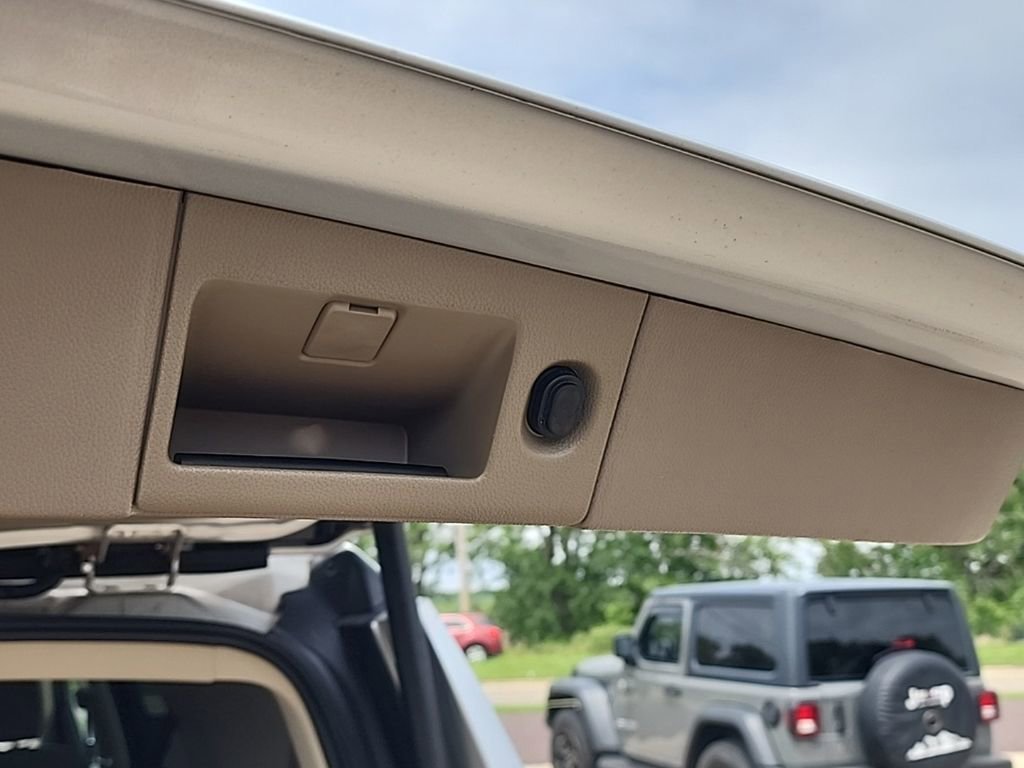 Used 2018 SILVER ICE METALLIC Chevrolet LT image 22