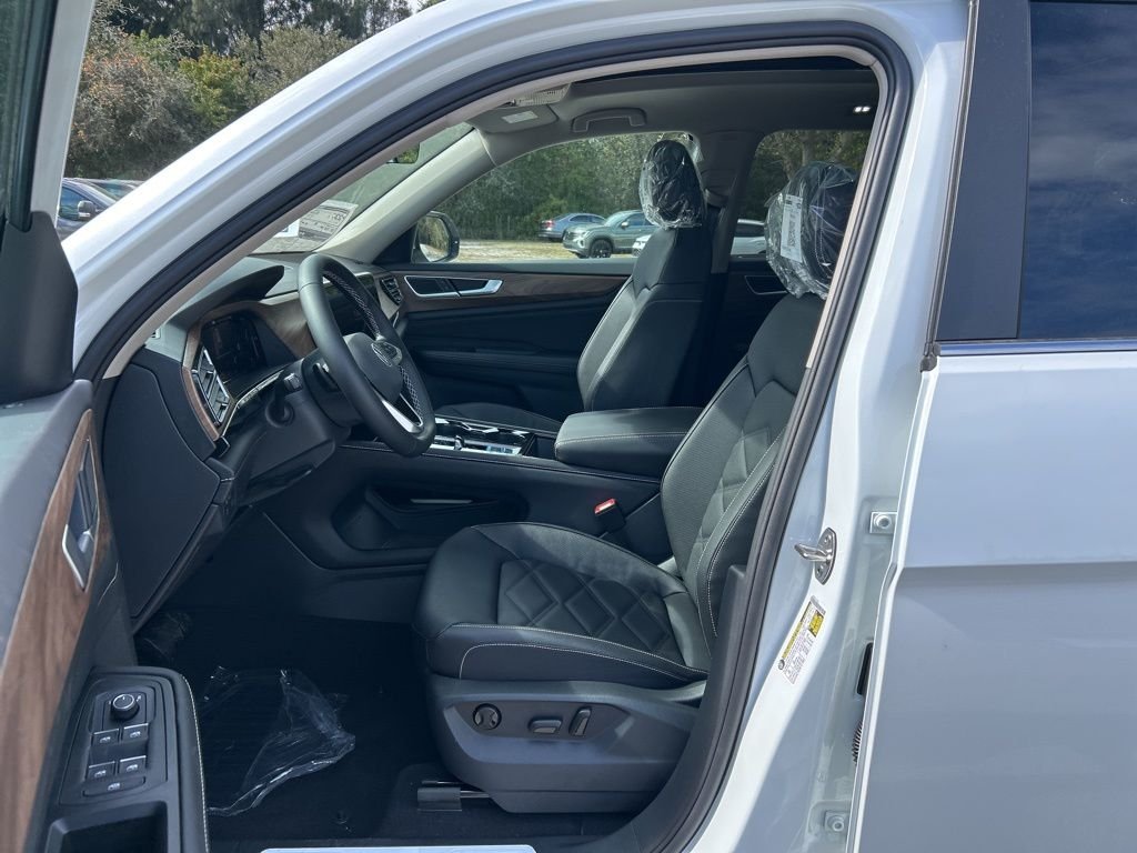 New 2026 White/off-white Volkswagen SE w/Technology image 15