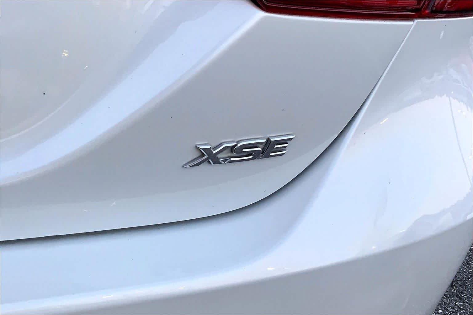 Used 2022 Wind Chill Pearl Toyota XSE image 9