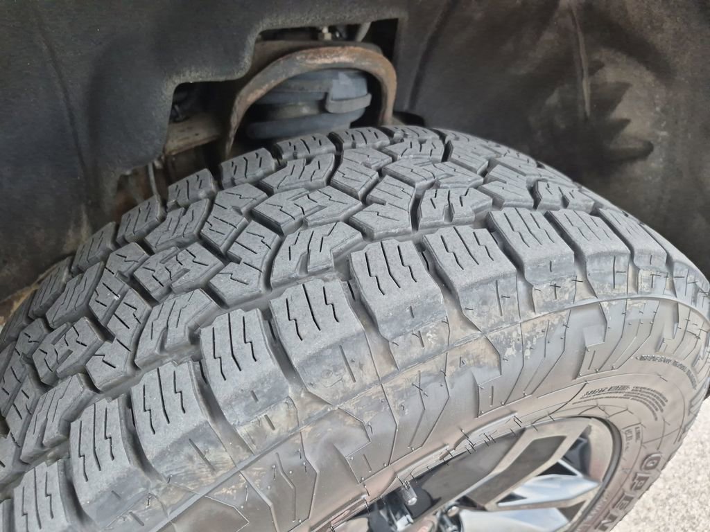 Used 2019 ONYX BLACK GMC SLT image 16