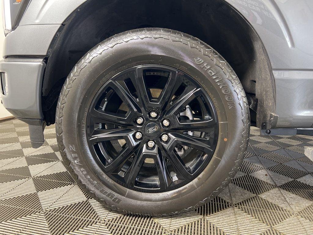 Used 2025 Gray Metallic Ford Platinum image 32