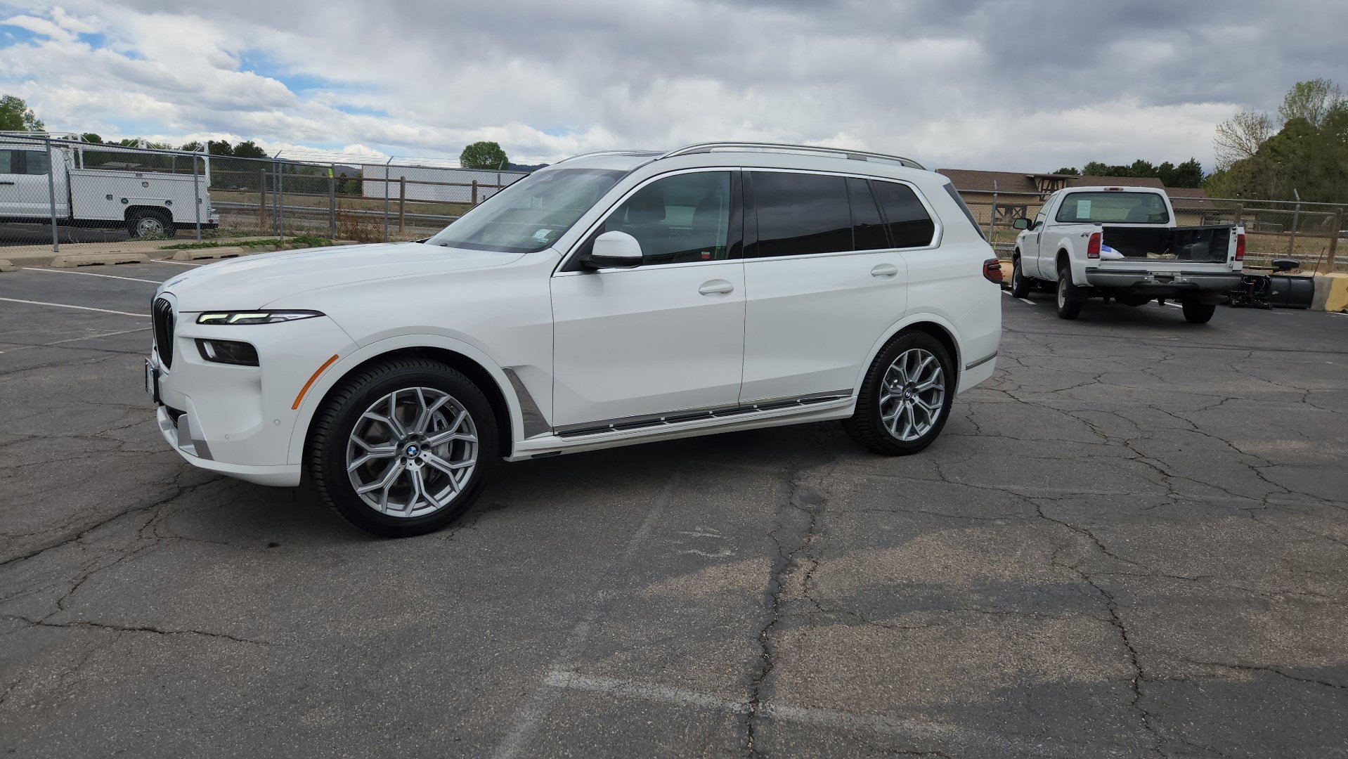 Used 2025 Alpine White BMW xDrive40i image 4