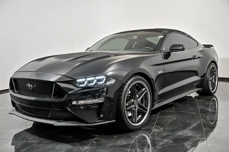Used 2018 Shadow Black Ford GT Premium image 5