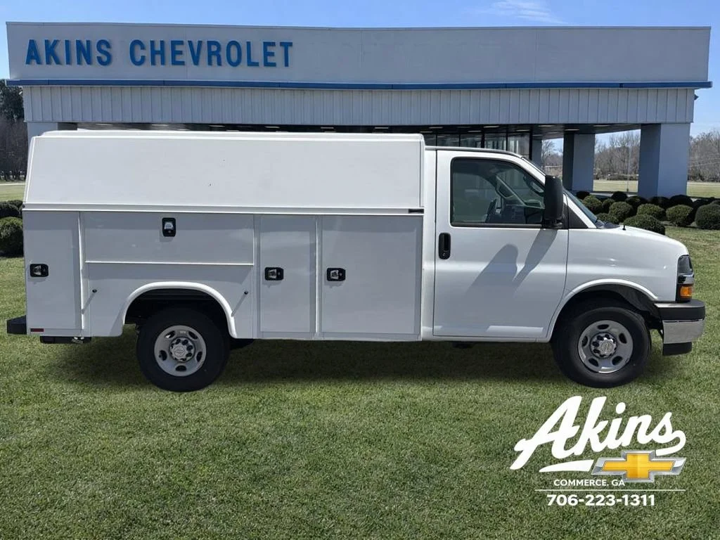 New 2026 Summit White Chevrolet 1WT image 4