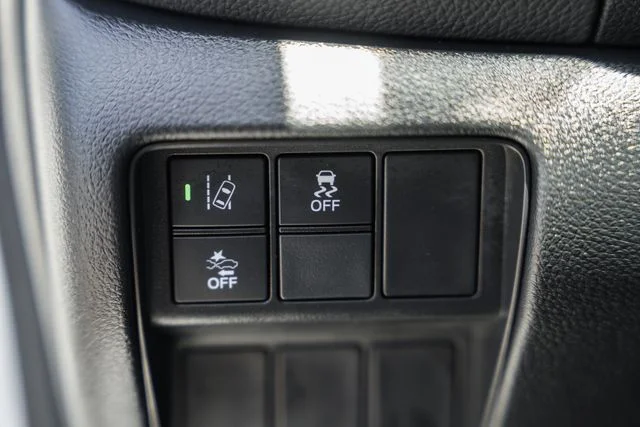Used 2022 White Honda EX image 41