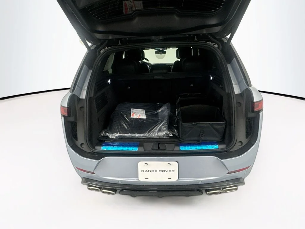 New 2026 Ionian Silver in Gloss finish Land Rover Autobiography image 26