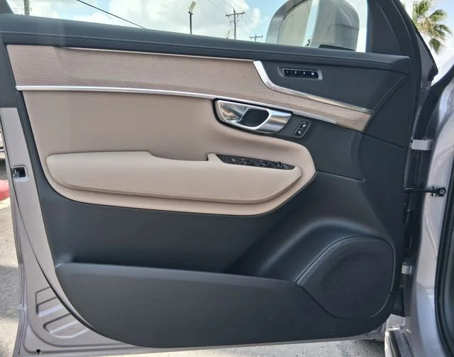 New 2026 Aurora Silver Volvo Plus image 13