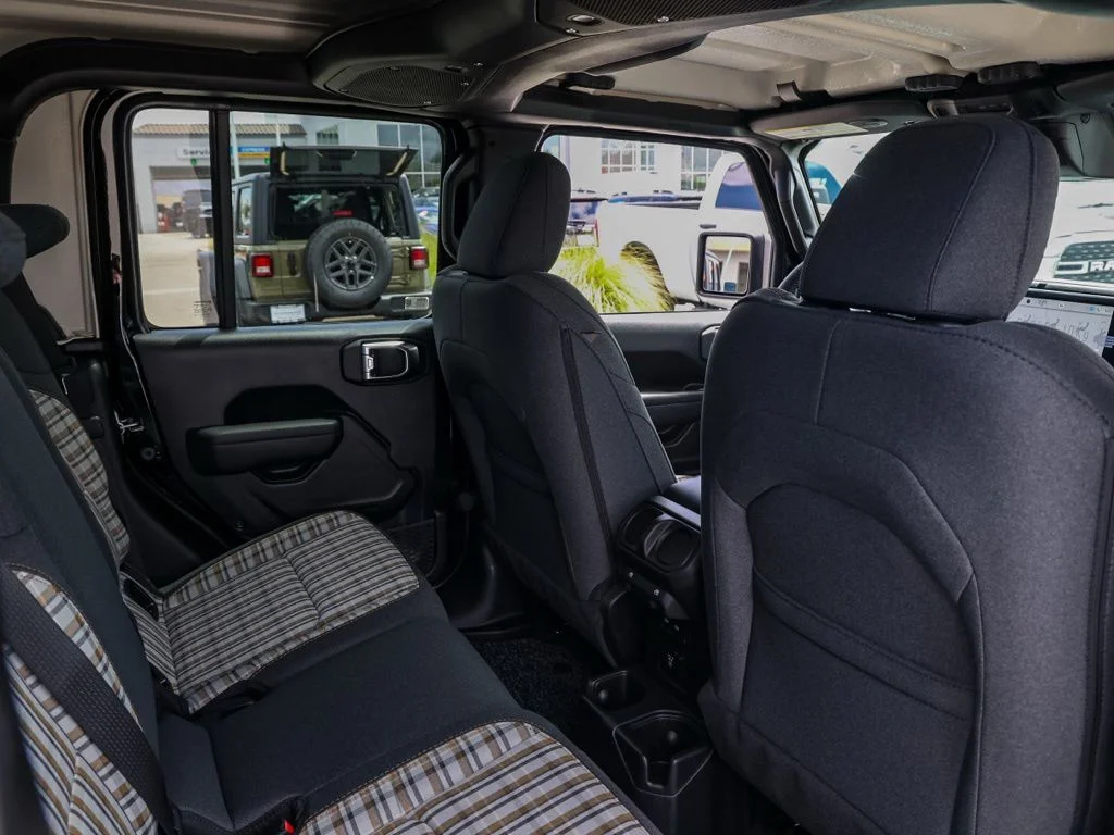 New 2026 Black Clear-Coat Exterior Paint Jeep 85th Anniversary Edition image 16