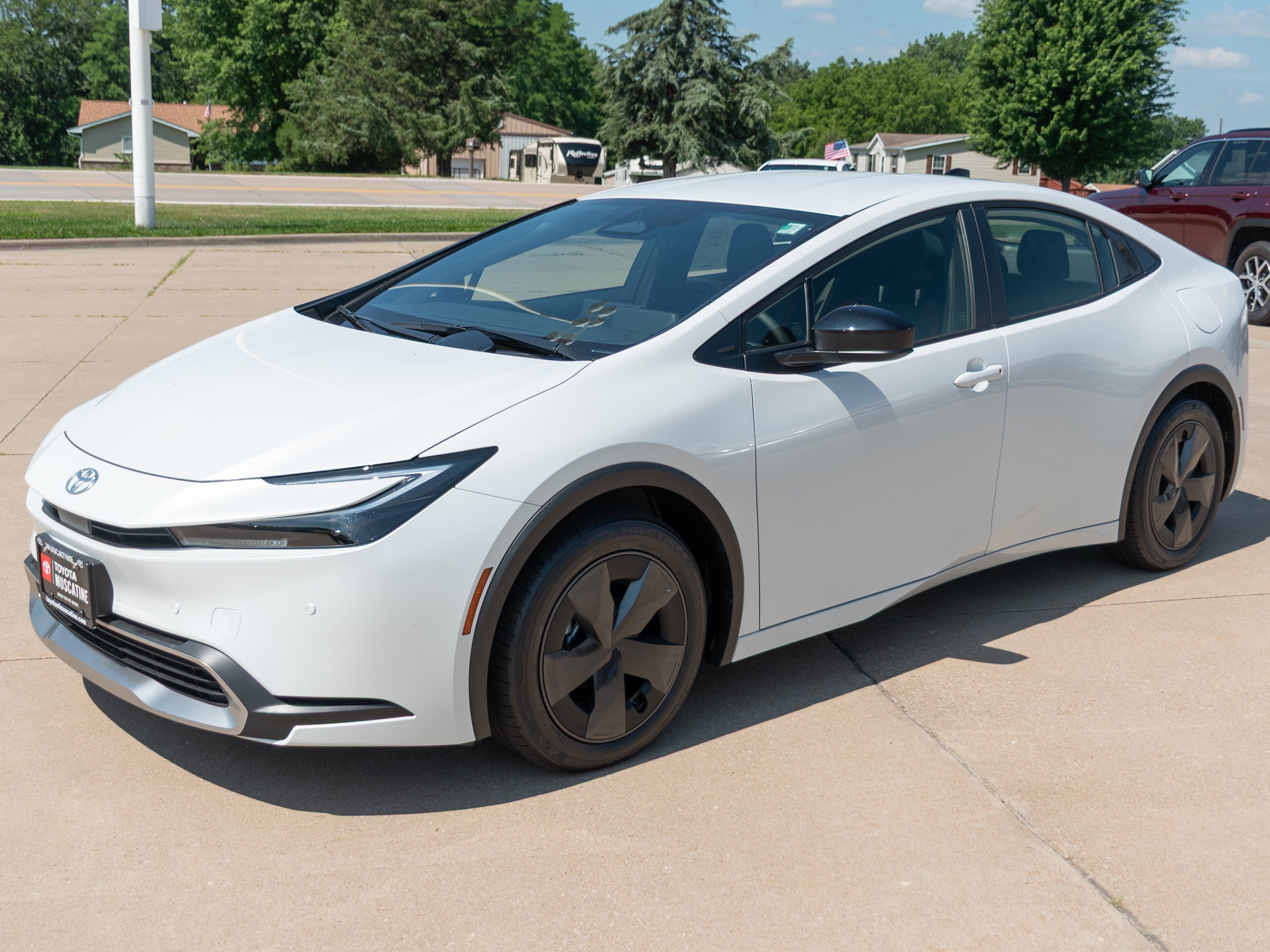 New 2026 Wind Chill Pearl <sup>1</sup> Toyota  SE image 4